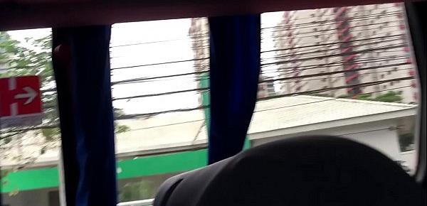  Dotado batendo punheta no onibus